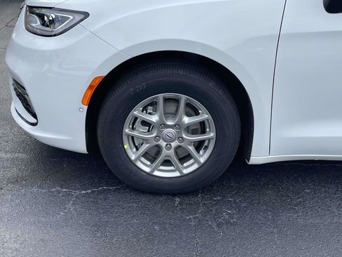 New 2026 Chrysler Pacifica Select FWD image 35
