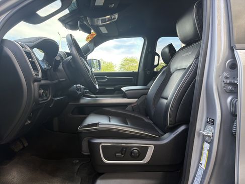 Used 2024 RAM 1500 Laramie AWD/4WD image 17
