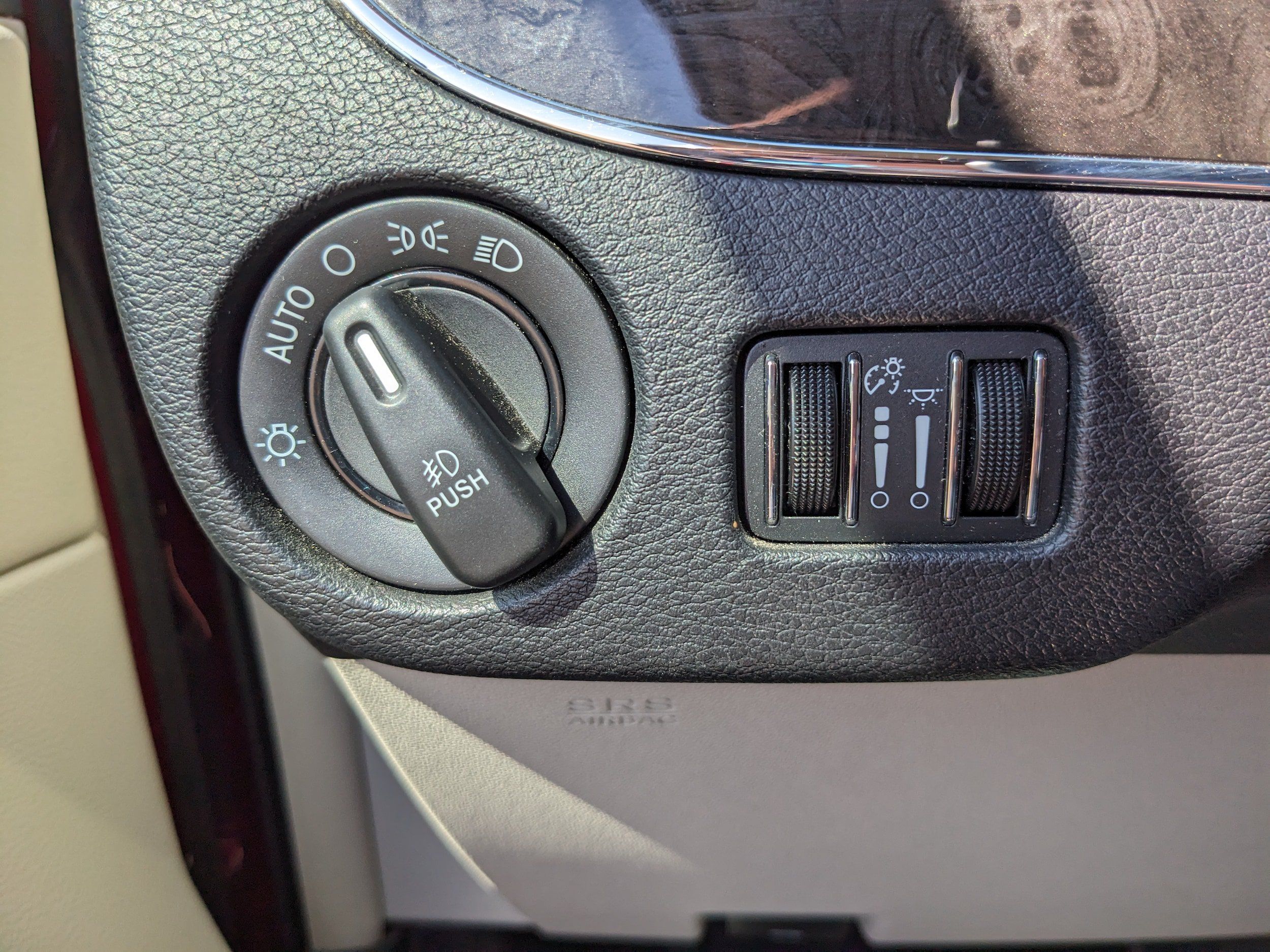 Used 2016 Chrysler Town & Country Touring-L FWD image 30