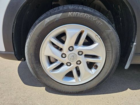 Used 2021 Hyundai Venue SE FWD image 18