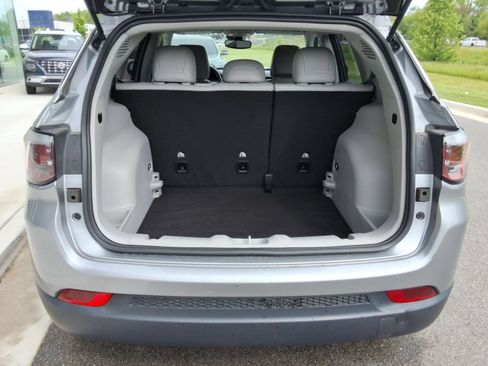 Used 2022 Jeep Compass Latitude FWD image 31