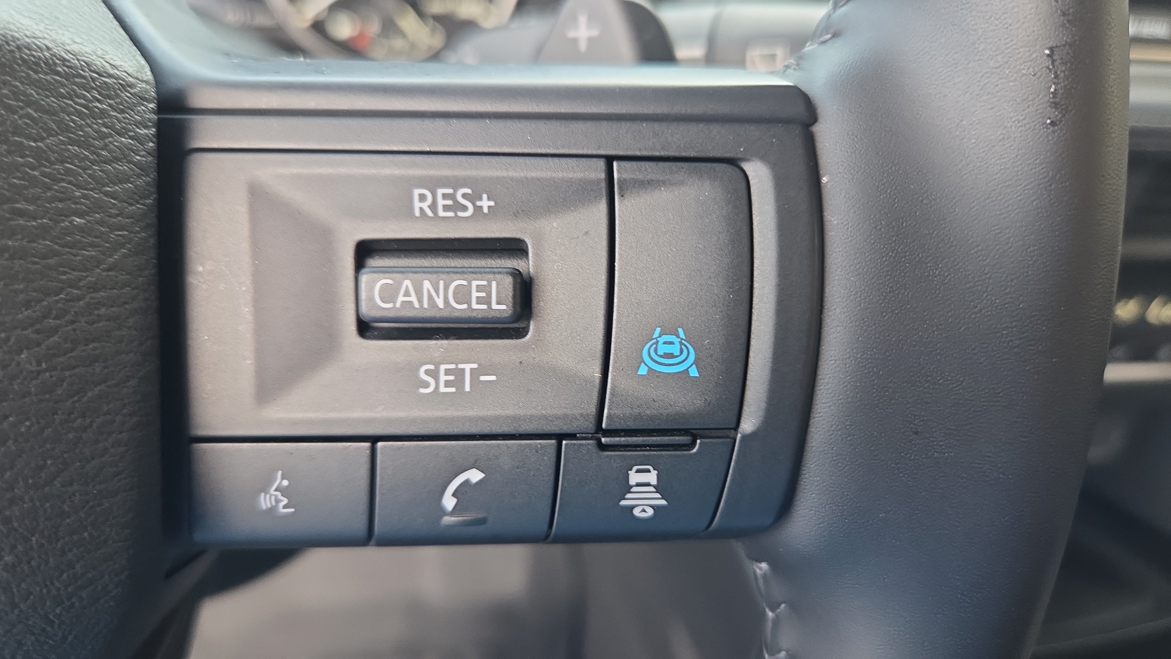 Used 2025 Nissan Rogue SV w/ SV Premium Package FWD image 25