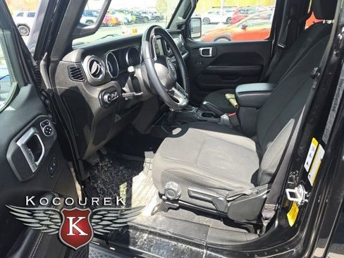 Used 2018 Jeep Wrangler Unlimited Sahara w/ Uconnect 4C Nav & Sound Group AWD/4WD image 2