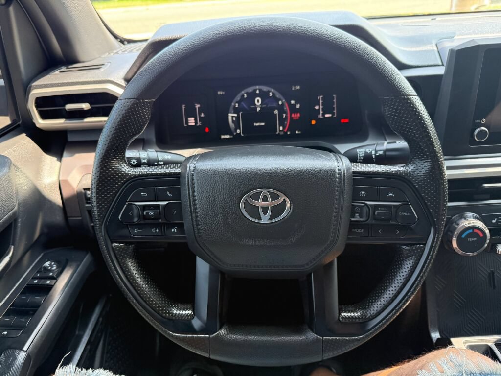 Used 2025 Toyota Tacoma SR5 AWD/4WD image 11