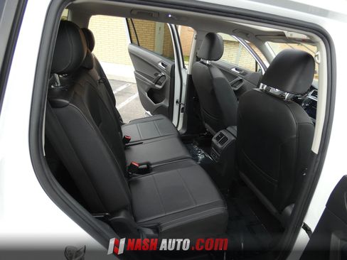 Used 2020 Volkswagen Tiguan SE w/ Panoramic Sunroof Package FWD image 33