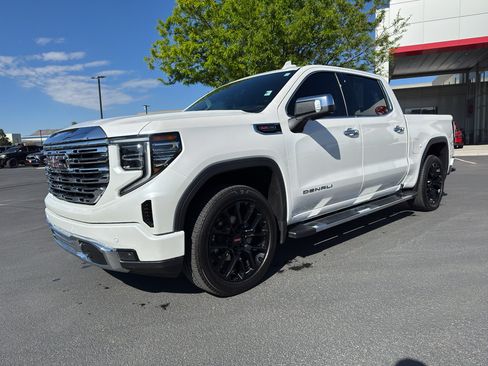 Used 2024 GMC Sierra 1500 Denali w/ Technology Package AWD/4WD image 5