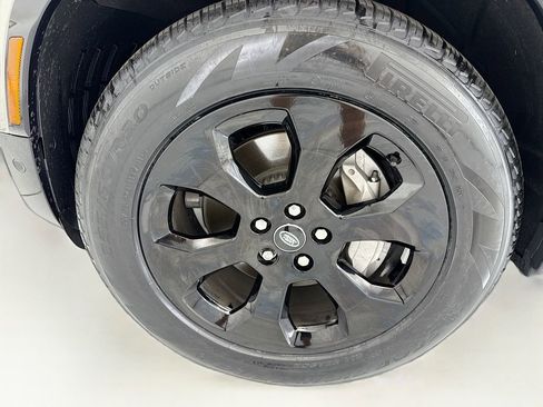 Used 2024 Land Rover Defender 110 X-Dynamic SE AWD/4WD image 29