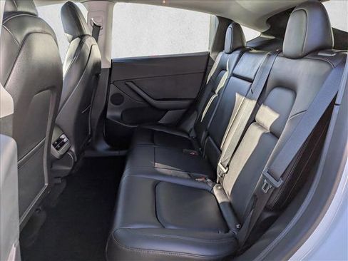 Used 2022 Tesla Model Y Long Range image 20