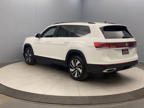 Used 2024 Volkswagen Atlas SE AWD/4WD image 3
