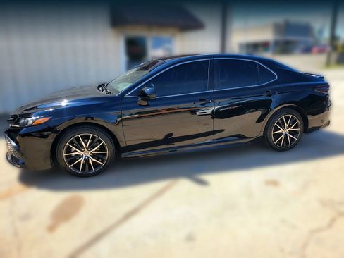 Used 2021 Toyota Camry SE FWD image 8