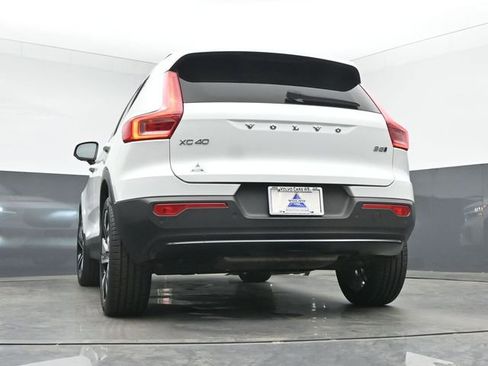 Used 2023 Volvo XC40 B5 Plus w/ Driver Assist Package AWD/4WD image 16