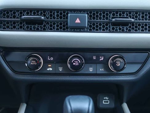 Used 2023 Honda HR-V LX image 13