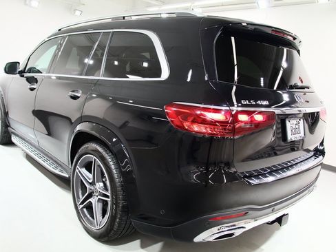 Used 2025 Mercedes-Benz GLS 450 4MATIC image 14