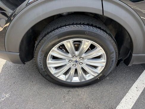 Certified 2022 Ford Explorer Limited w/ Limited Technology Package AWD/4WD image 10