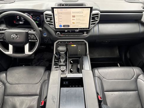 Used 2024 Toyota Tundra Platinum image 3