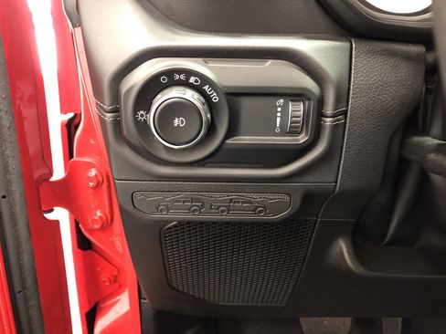 Certified 2024 Jeep Wrangler Sahara w/ Technology Group AWD/4WD image 21