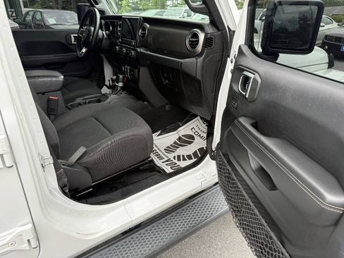 Used 2020 Jeep Wrangler Unlimited Sahara AWD/4WD image 10