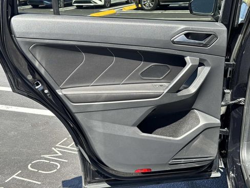 Used 2023 Volkswagen Tiguan SE image 17