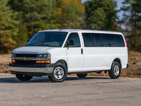 Used 2017 Chevrolet Express 3500 LT w/ LT Preferred Equipment Group image 1