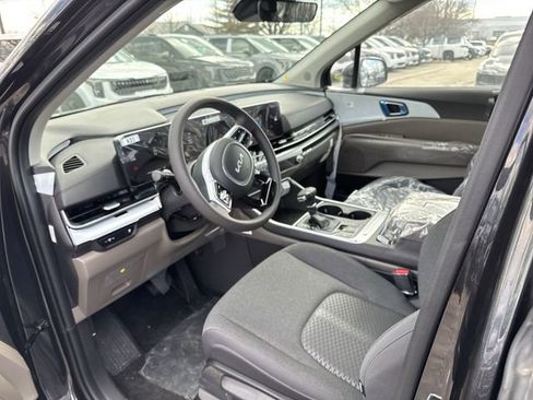 New 2026 Kia Carnival LX FWD image 4