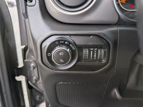 Used 2021 Jeep Gladiator Willys image 15