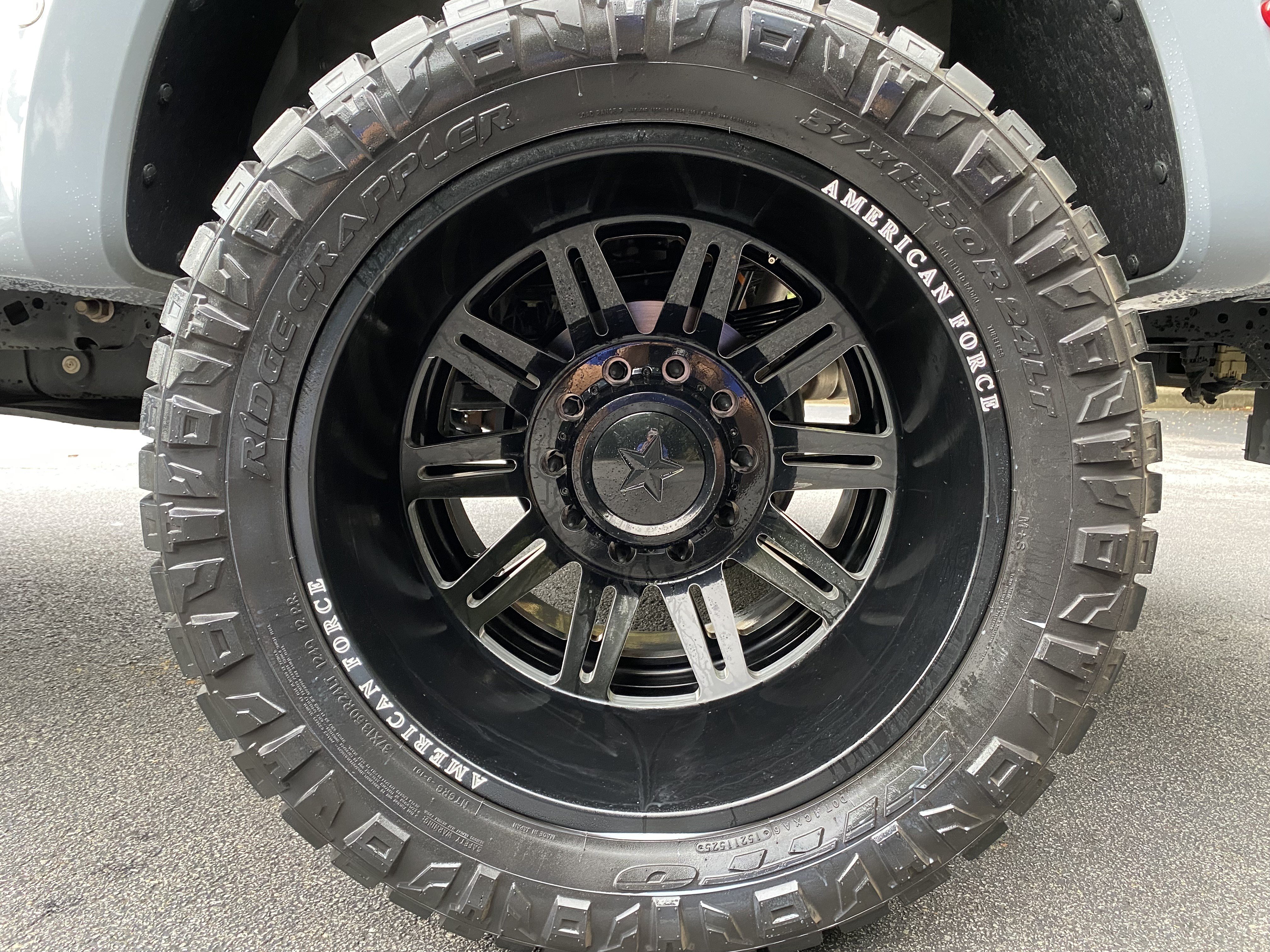 Used 2025 Ford F450 Platinum w/ FX4 Off-Road Package AWD/4WD image 44