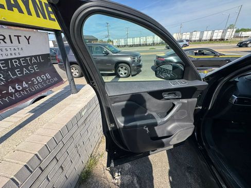 Used 2018 Jaguar F-PACE AWD/4WD image 11