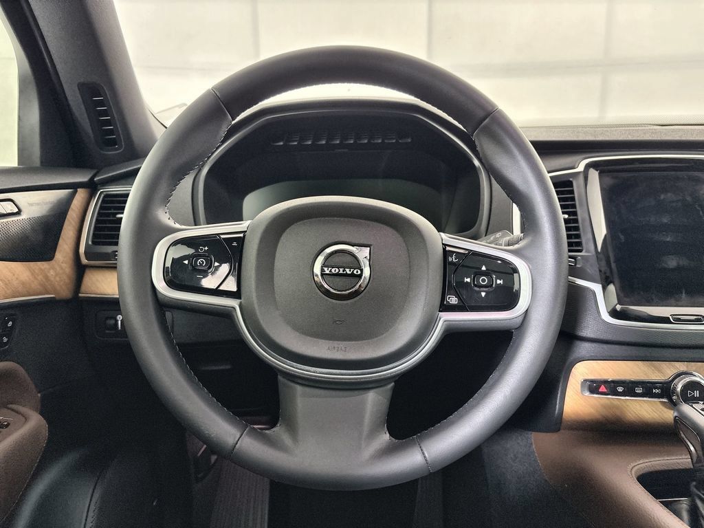 Used 2022 Volvo XC90 T6 Momentum w/ Protection Package Premier AWD/4WD image 11