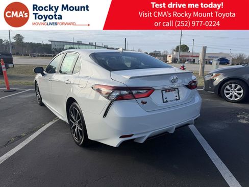 Used 2024 Toyota Camry SE w/ Convenience Package image 5