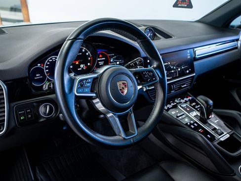 Used 2023 Porsche Cayenne Platinum Edition image 35