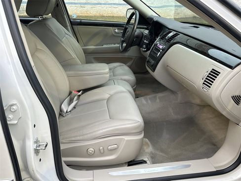 Used 2011 Cadillac DTS Luxury image 13