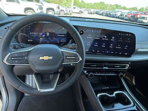 New 2026 Chevrolet Traverse LT w/ Sun and Wheel Package FWD image 23