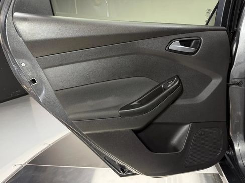 Used 2018 Ford Focus ST FWD image 16