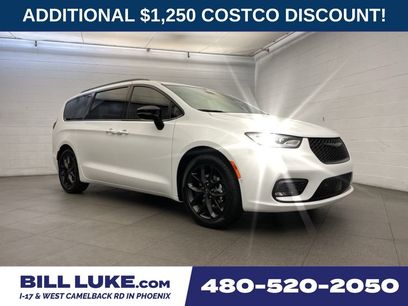 New 2026 Chrysler Pacifica Select