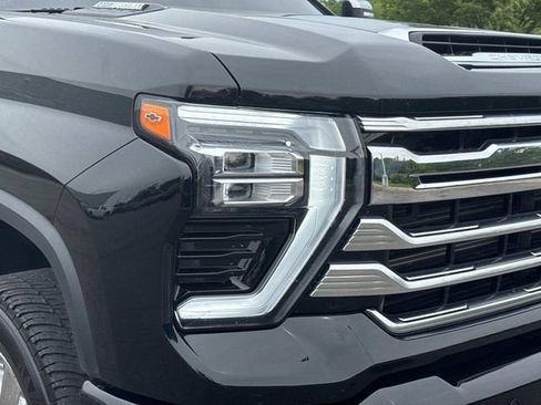 Used 2024 Chevrolet Silverado 2500 High Country w/ High Country Premium Package AWD/4WD image 11