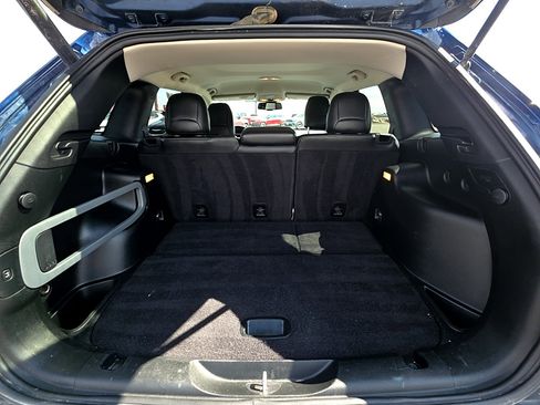 Used 2018 Jeep Cherokee Limited AWD/4WD image 19