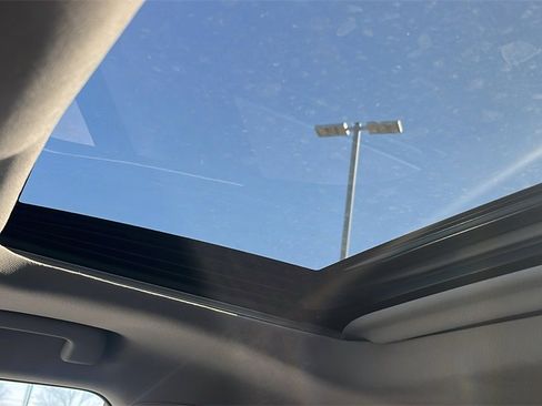 Used 2023 Toyota Highlander XLE image 18