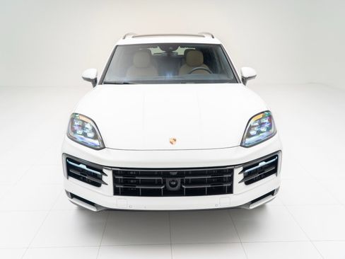 Certified 2026 Porsche Cayenne AWD/4WD image 6
