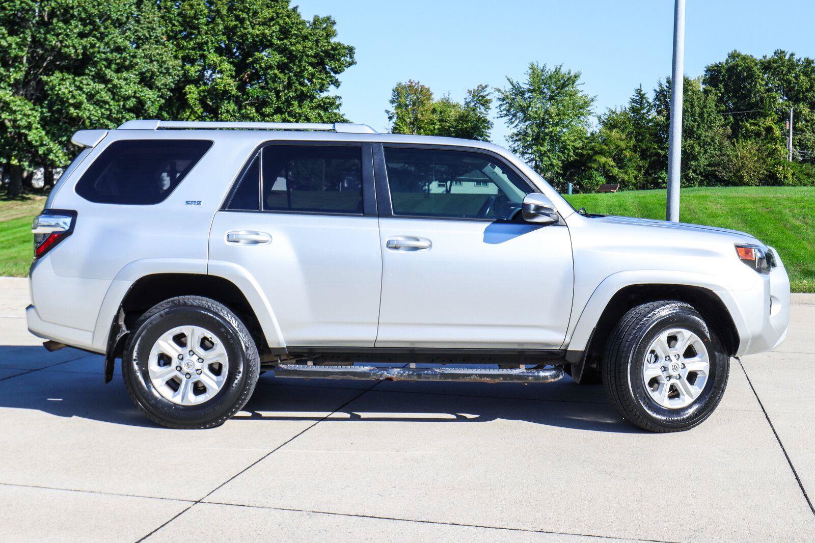Used 2015 Toyota 4Runner SR5 AWD/4WD image 5