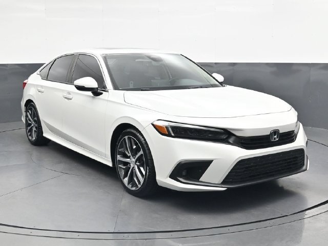 Used 2023 Honda Civic Touring image 2