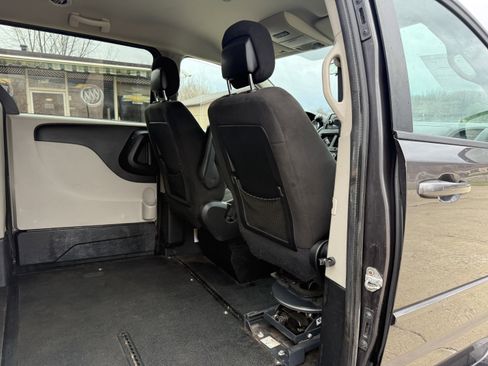 Used 2015 Dodge Grand Caravan SXT image 33