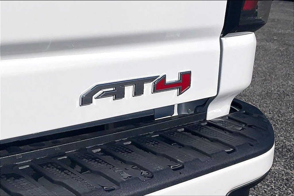 New 2026 GMC Sierra 2500 AT4 w/ AT4 Premium Plus Package AWD/4WD image 9