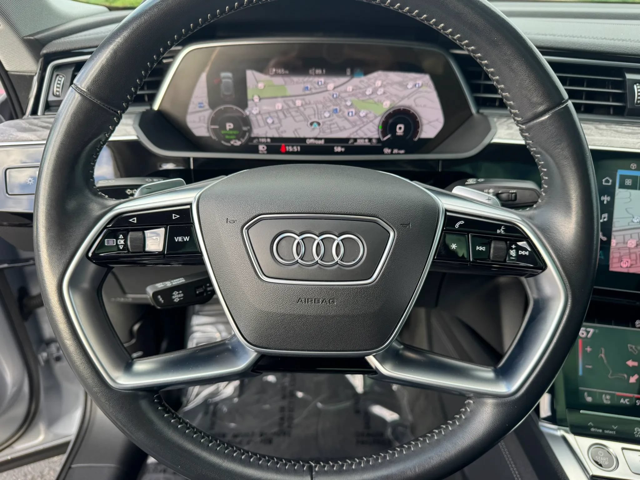 Used 2021 Audi e-tron Premium Plus w/ Premium Plus Package AWD/4WD image 34