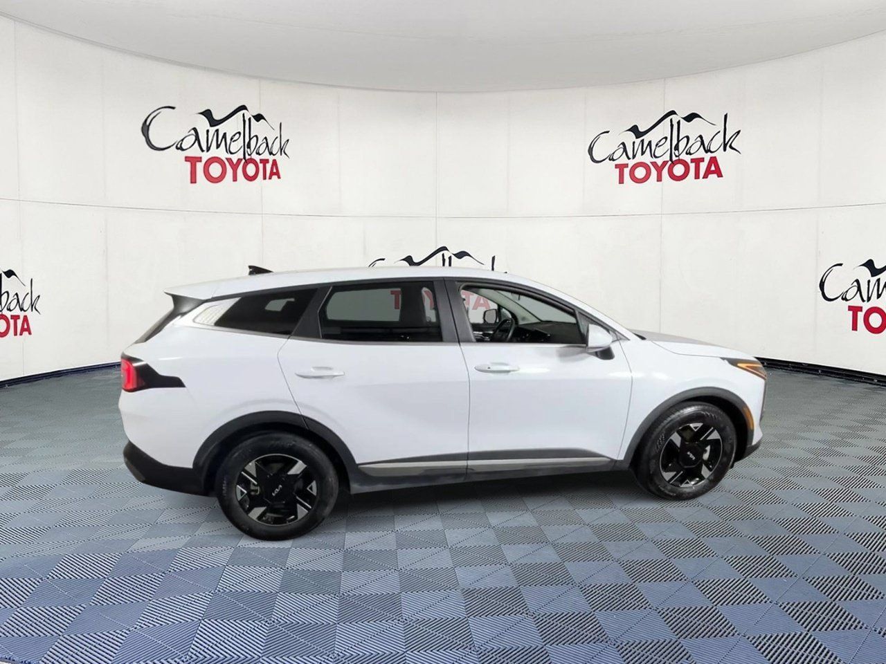 Used 2026 Kia Sportage LX FWD image 3