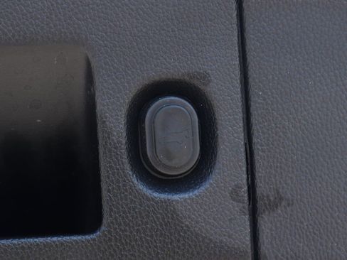 Used 2020 Chevrolet Suburban Premier image 11