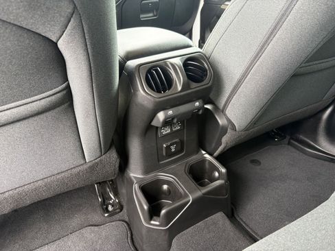 Used 2025 Jeep Wrangler Unlimited Sahara AWD/4WD image 22