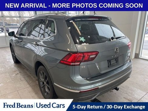 Used 2022 Volkswagen Tiguan SE w/ Panoramic Sunroof Package image 3