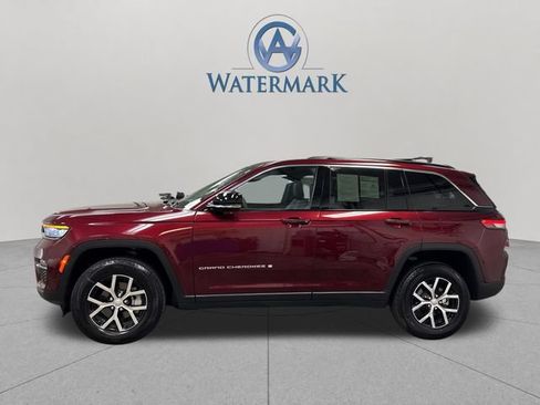 Used 2025 Jeep Grand Cherokee Limited AWD/4WD image 2