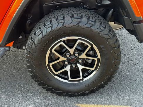 Certified 2025 Jeep Wrangler Unlimited Rubicon w/ Convenience Group AWD/4WD image 11