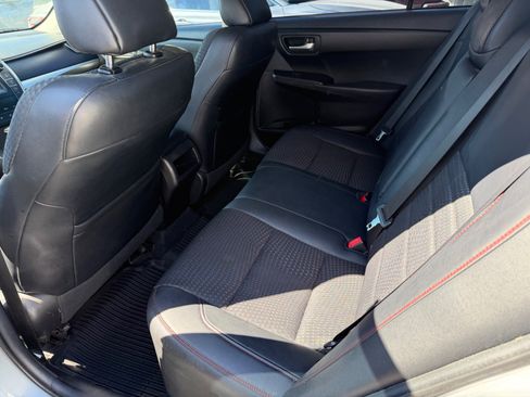 Used 2015 Toyota Camry SE FWD image 8